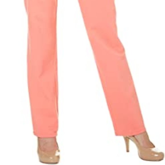 Gloria Vanderbilt Amanda Tapered Jean Hibscus - Picture 2 of 4